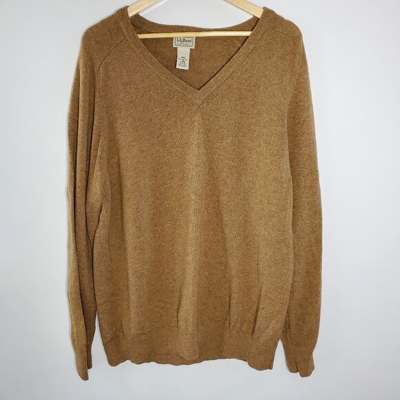 L.L.Bean Lambswool V-Neck Sweater In Excellent condition  Size Large - Picture 1 of 7